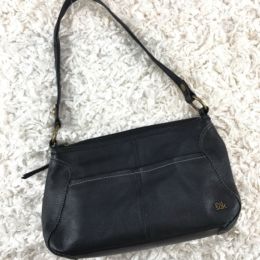 THE SAK- CLASSIC BLACK PURSE W/ BRASS COLORED HARDWARE 🖤